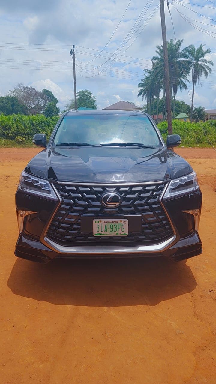 2012 Lexus LX 570 โ photo 1